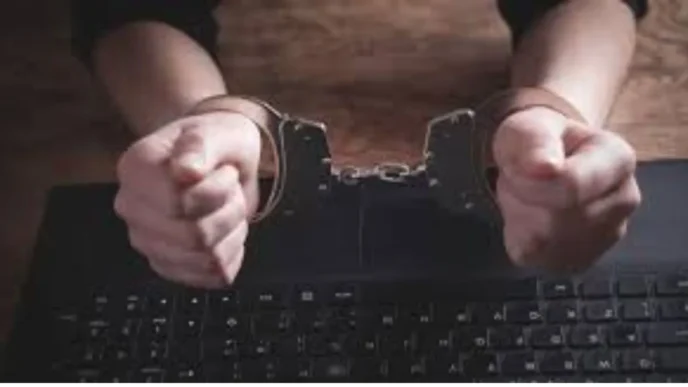 वॉयस ऑफ ए टू जेड न्यूज:- UP Crime: दिल्ली पुलिस ने 49 लाख की साइबर जालसाजी में लखनऊ से छह को किया गिरफ्तार