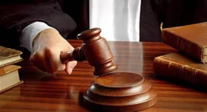 वॉयस ऑफ ए टू जेड न्यूज:- HC ने ई-रिक्शा पंजीकरण के लिए लखनऊ का स्थायी निवासी होने की शर्त को किया निरस्त, कहा- ऐसी शर्त मौलिक अधिकारों का उल्लंघन 