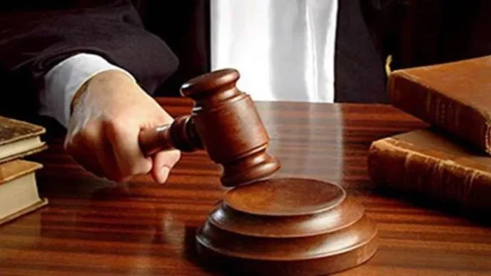 वॉयस ऑफ ए टू जेड न्यूज:- HC ने ई-रिक्शा पंजीकरण के लिए लखनऊ का स्थायी निवासी होने की शर्त को किया निरस्त, कहा- ऐसी शर्त मौलिक अधिकारों का उल्लंघन