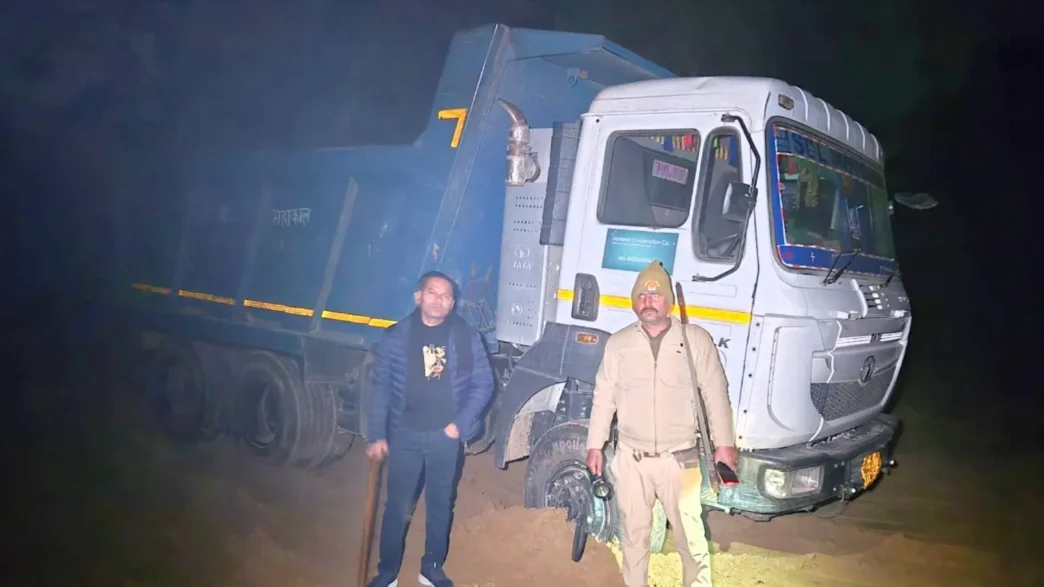 वॉयस ऑफ ए टू जेड न्यूज:- बाराबंकी में रात में चल रहे अवैध मिट्टी खनन पर प्रशासन का शिकंजा, SDM ने सीज किए पांच वाहन