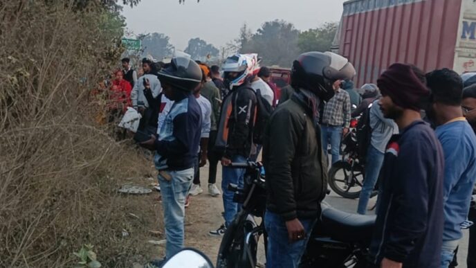 वॉयस ऑफ ए टू जेड न्यूज:- *डबल मौत से कांपा लम्भुआ* | *दामोदर इंटर कॉलेज के पास भीषण सड़क हादसा*