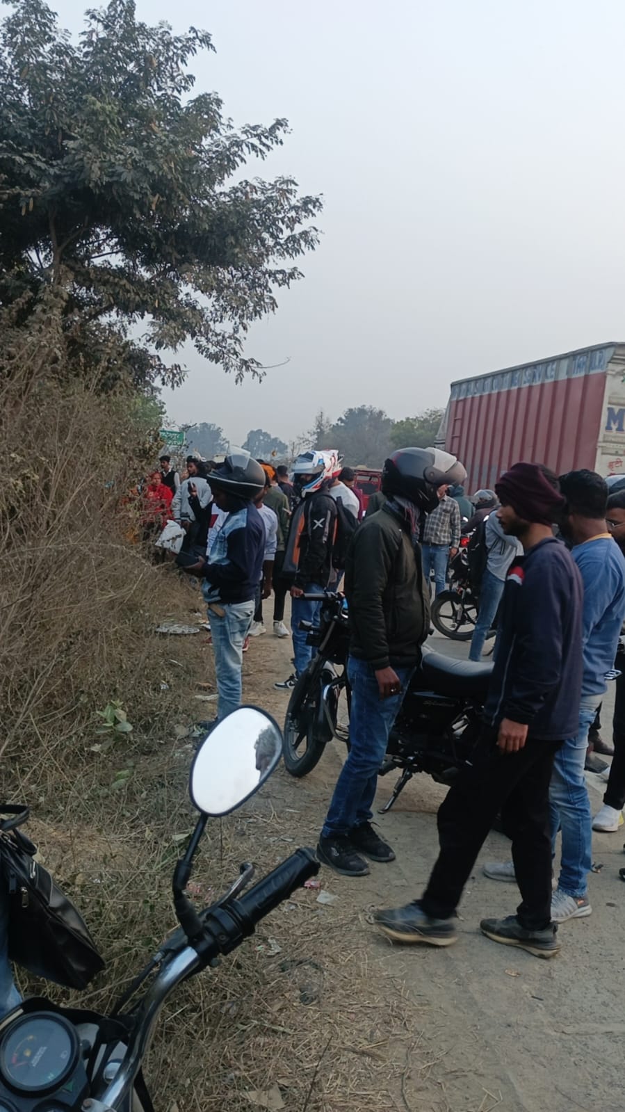 वॉयस ऑफ ए टू जेड न्यूज:- *डबल मौत से कांपा लम्भुआ* | *दामोदर इंटर कॉलेज के पास भीषण सड़क हादसा*