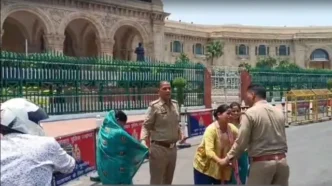 वॉयस ऑफ ए टू जेड न्यूज-लखनऊ में दो महिलाओं ने विधान भवन के सामने किया आत्मदाह का प्रयास, हरदोई में पुलिस पर अनदेखी का आरोप