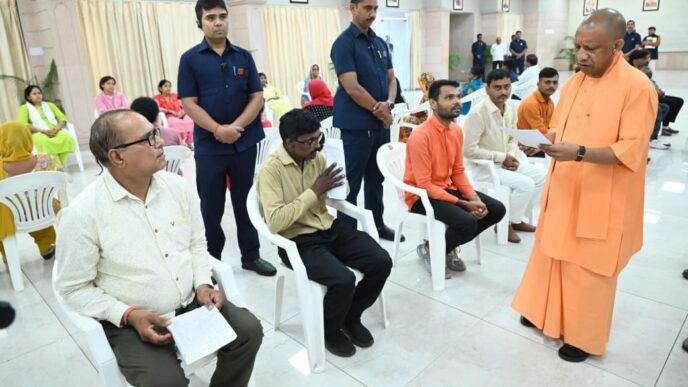 वॉयस ऑफ ए टू जेड न्यूज-'हर जरूरतमंद के इलाज की व्यवस्था करा रही सरकार', जनता दर्शन में सीएम योगी ने दिया आश्वासन