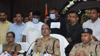 वॉयस ऑफ ए टू जेड न्यूज- लखनऊ में अंतरराष्ट्रीय साइबर ठगी का भंडाफोड़, आठवीं से लेकर बीकॉम-बीटेक पास युवा चला रहे थे ठगी का गिरोह