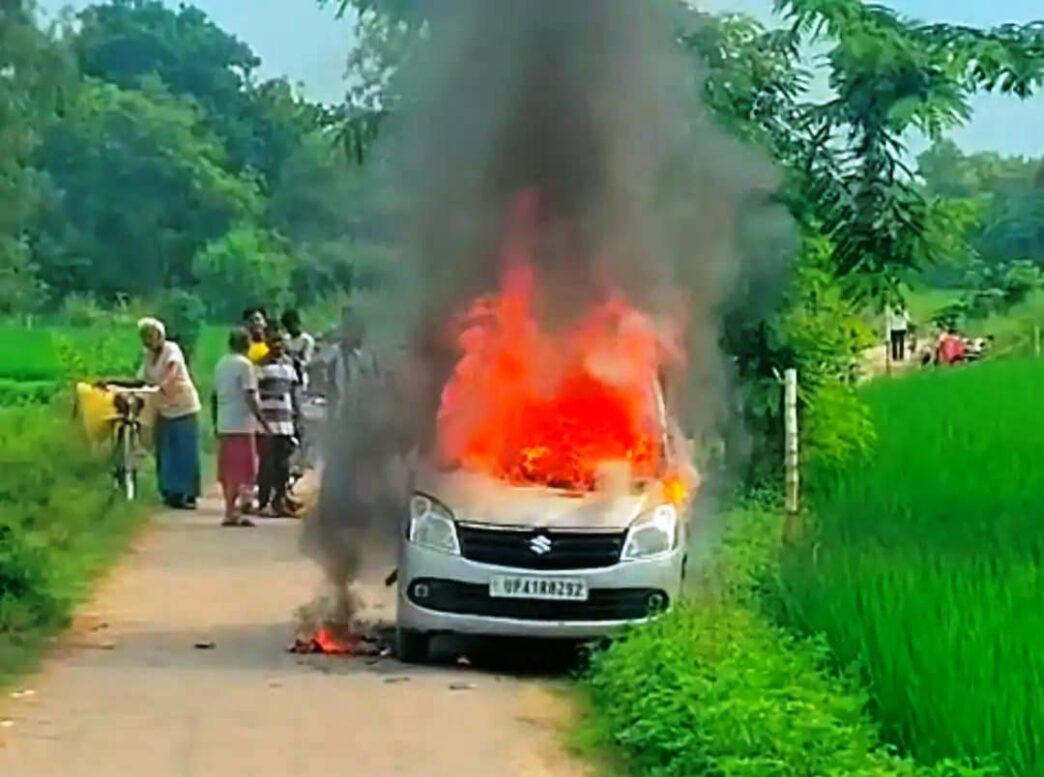 वॉयस ऑफ ए टू जेड न्यूज- बाराबंकी में चलती कार में लगी आग, सेंट्रल लॉक नहीं खुला और चालक की जलकर मौत